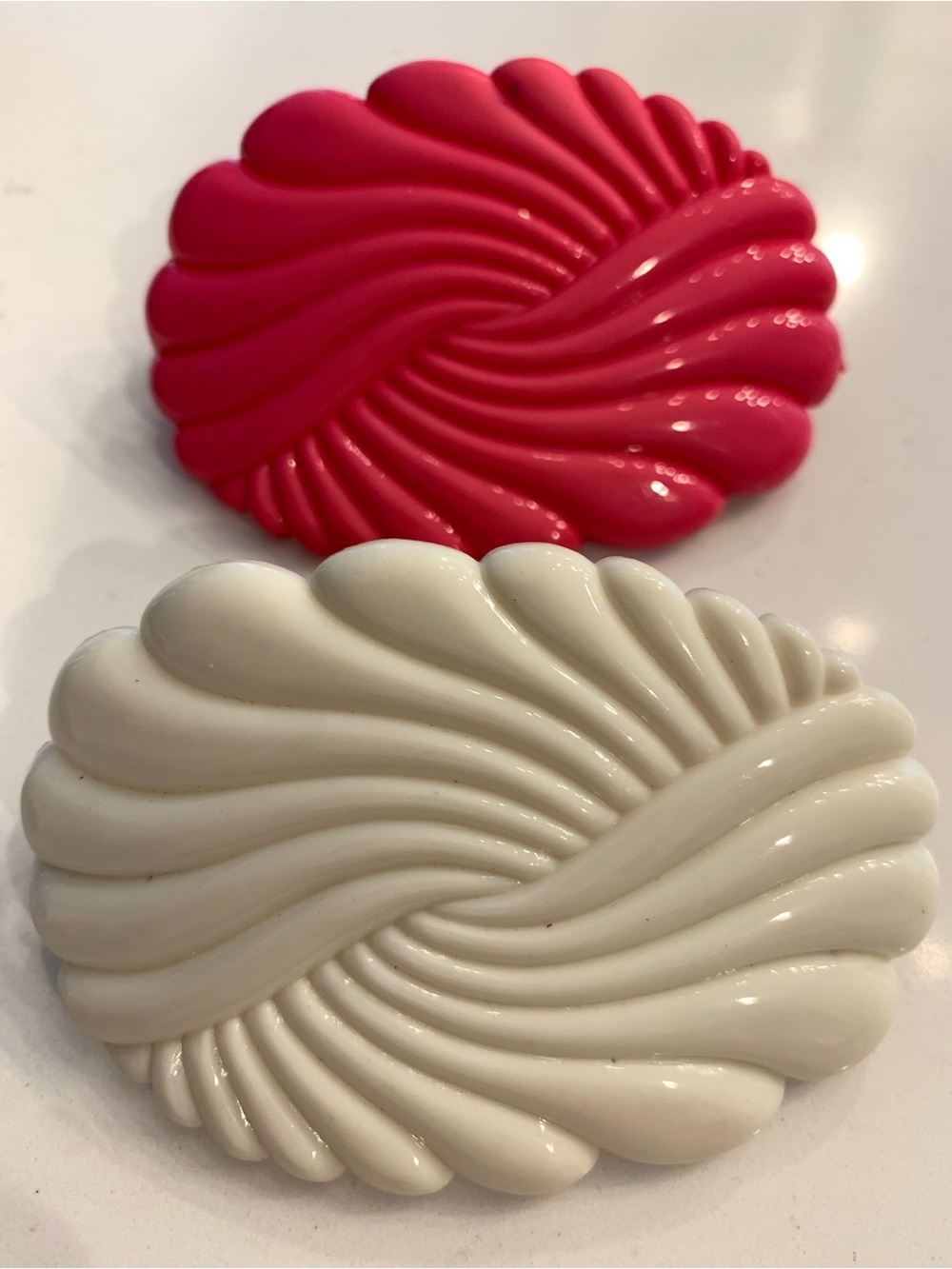 Vintage 1970’s Swirl Hair Clips Set Of (2) Pink And White 3”